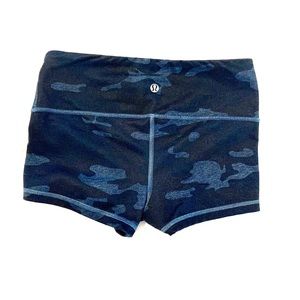 Lululemon Blue Camo Boogie Shorts (size 4)